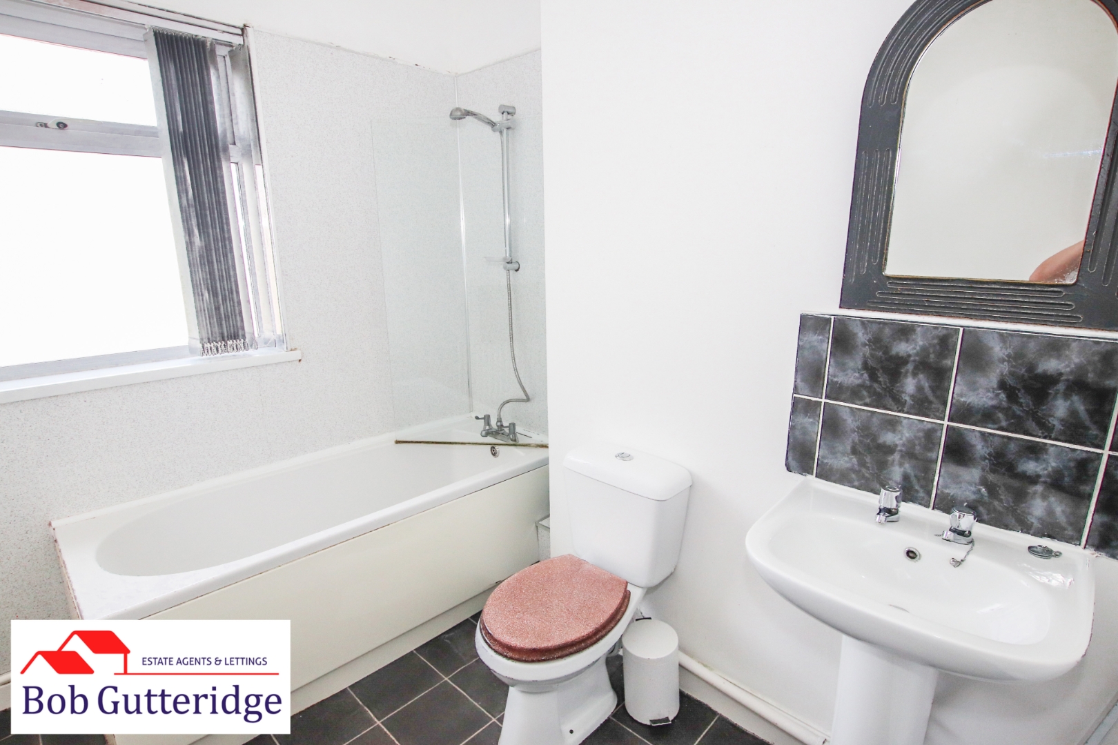 FIRST FLOOR BATHROOM